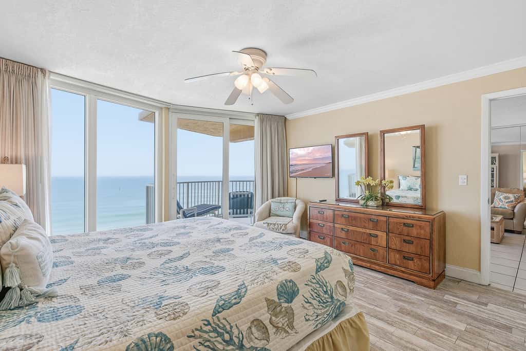 Shores Club 1002