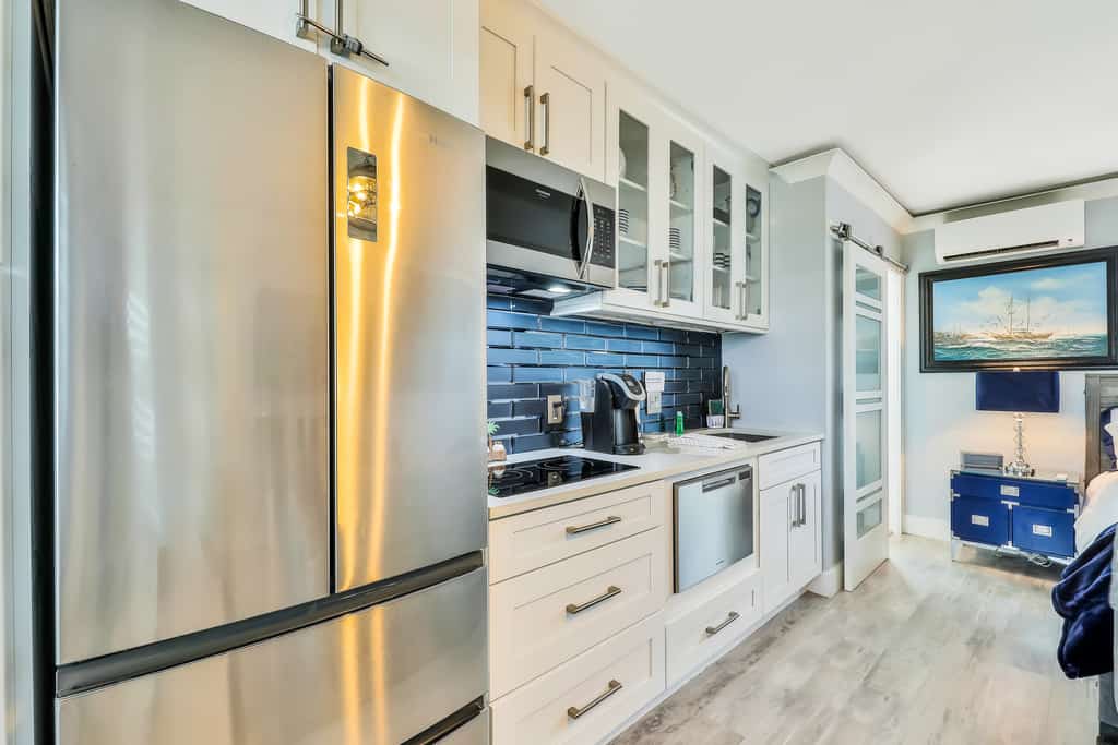 Updated Oceanfront Studio w/ Balcony & Pool – Steps to the Beach