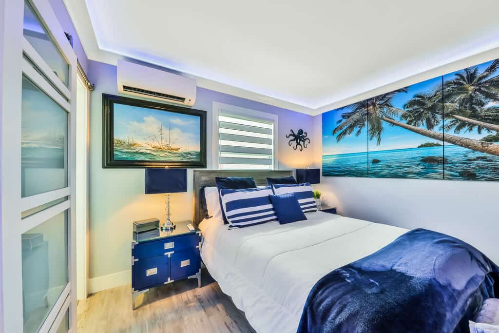 Updated Oceanfront Studio w/ Balcony & Pool – Steps to the Beach