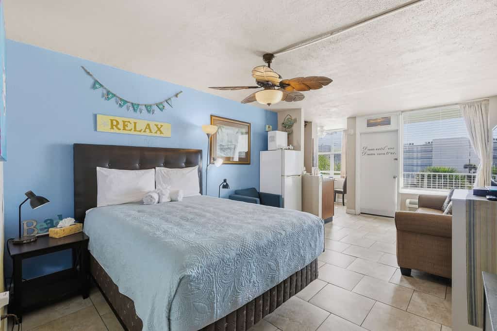 Oceanfront Studio w/ Balcony, Shared Pool & Steps to Beach