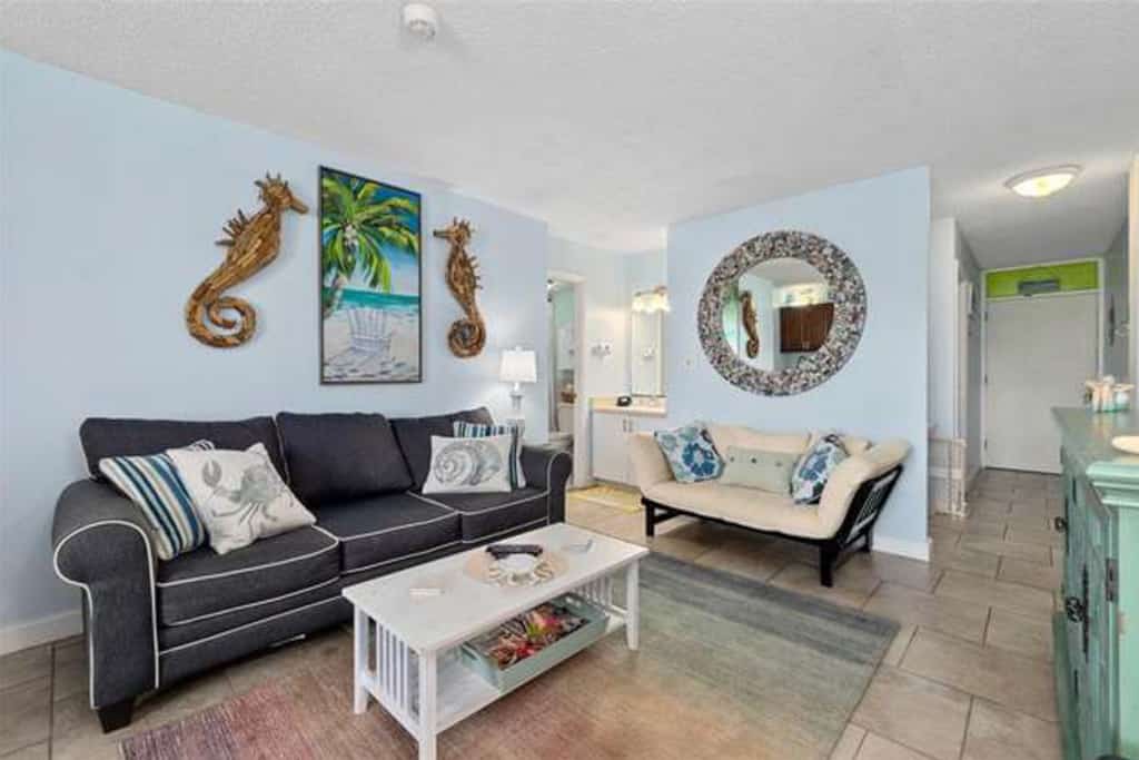 Cozy Oceanfront Condo with Balcony, Pools & Walkable Fun