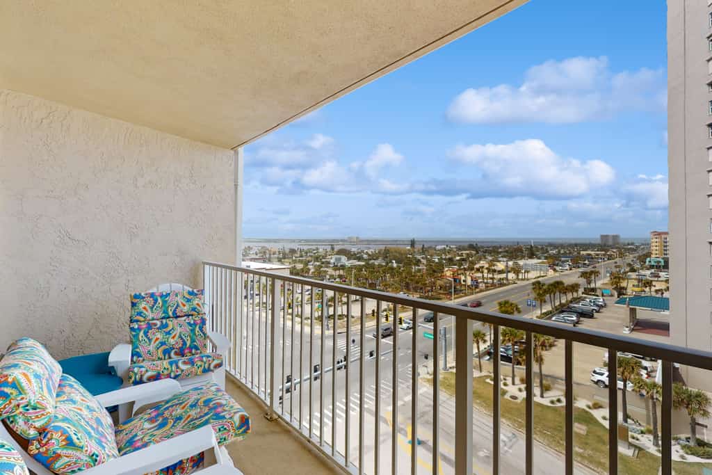 Family-Friendly Condo w/ Balcony, Beach Access & Walkable Dining