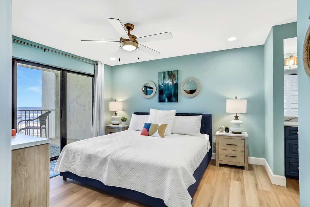 Relaxing Oceanfront Condo w/ Pool, Balcony & Sunrise Views