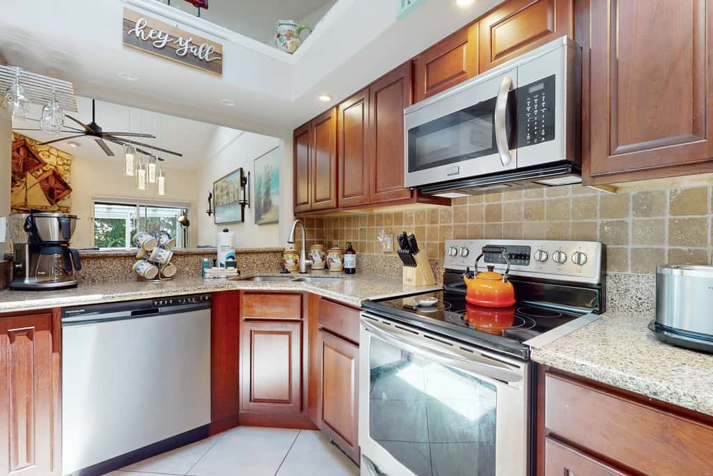 Modern Retreat with Pool, Tennis & Patio Comfort Near Daytona Beach