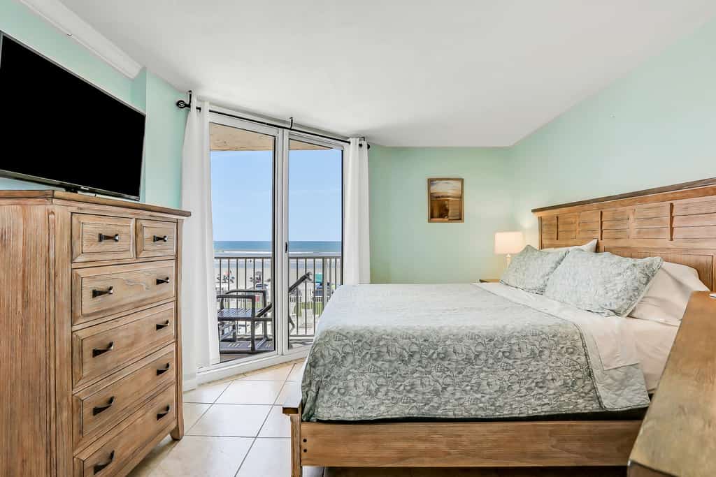 Relaxing Oceanfront Condo w/ Balcony, Pool & Direct Beach Access