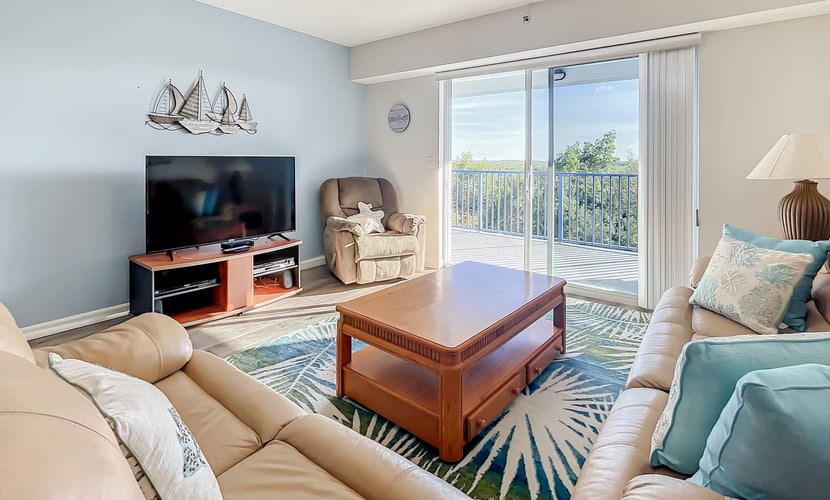 Relaxing Condo w/ Balcony, Pools, Tennis & Steps to Beach