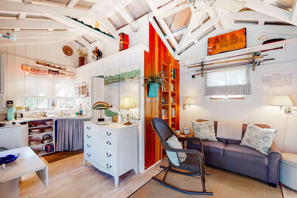 Charming Getaway w/ a Kitchenette & Free WiFi - Walk to the Beach