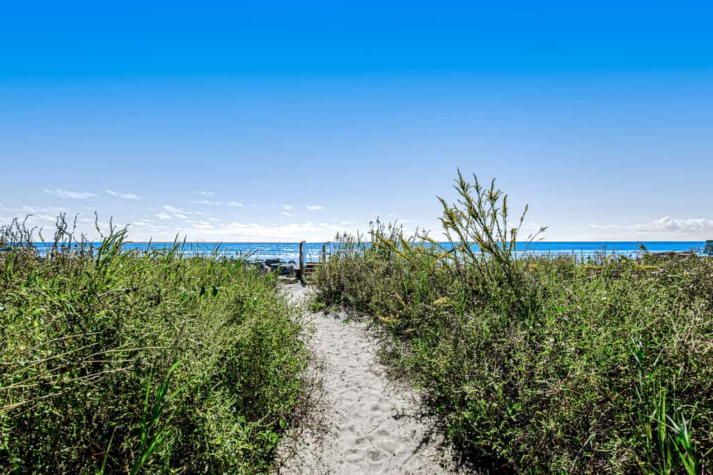 Charming Getaway w/ a Kitchenette & Free WiFi - Walk to the Beach