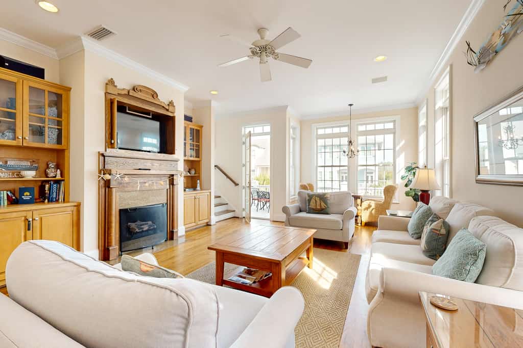 Luxury cottage with pools & multiple decks, 1/2 block to beach