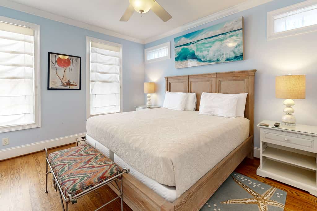 Luxury cottage with pools & multiple decks, 1/2 block to beach
