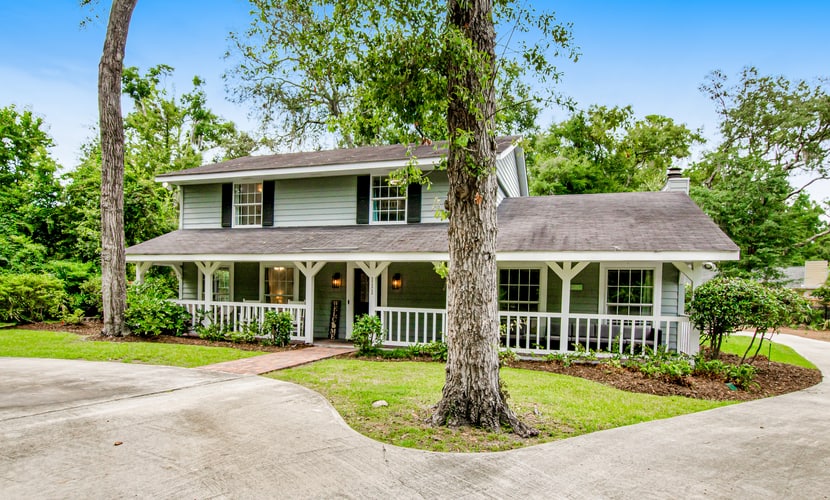 Relaxing, dog-friendly home with furnished patio, washer/dryer, WiFi, & AC
