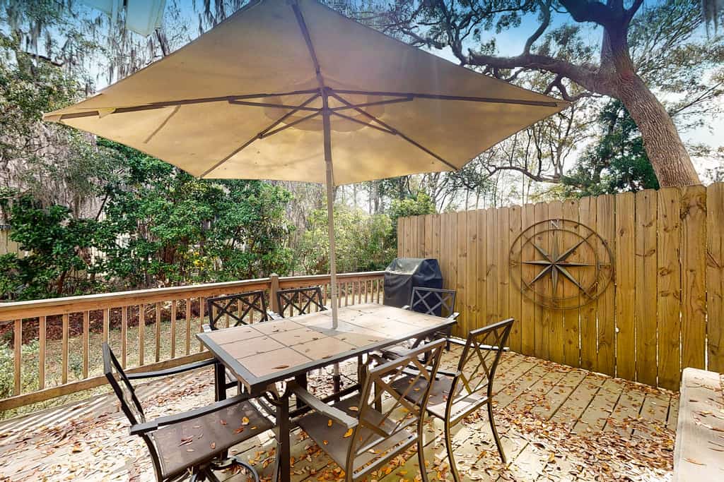 Charming dog-friendly home with deck, golf nearby, full kitchen, & washer/dryer