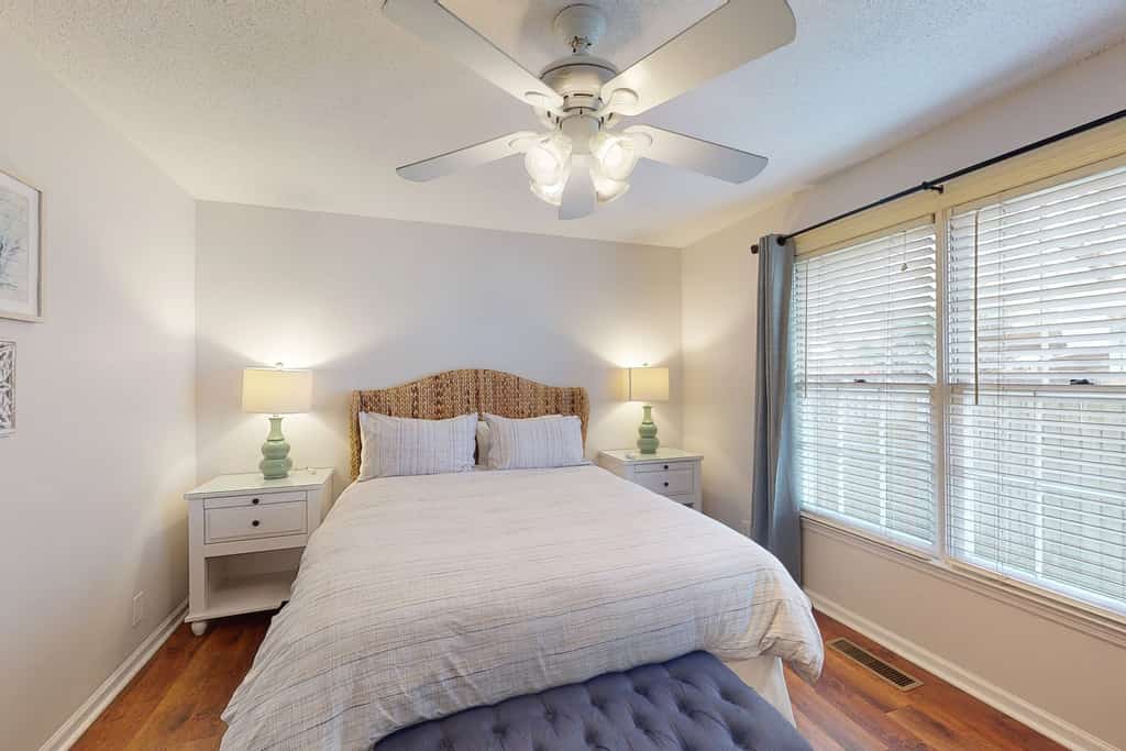 Charming dog-friendly home with deck, golf nearby, full kitchen, & washer/dryer