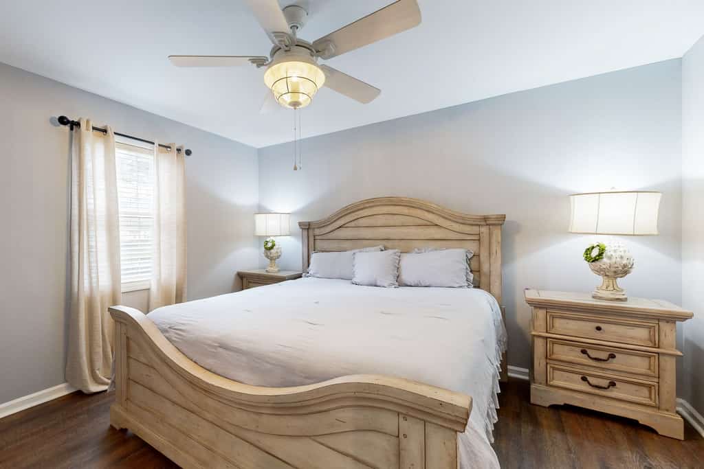 Private retreat with access to community pool & nearby entertainment