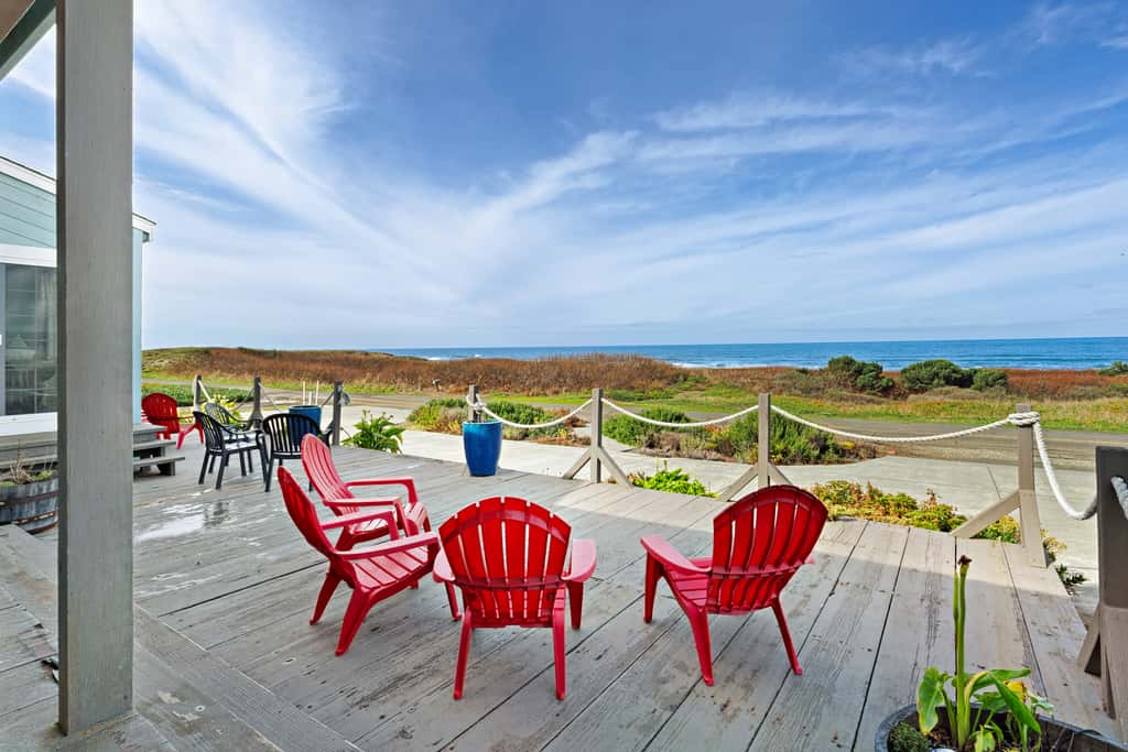 Oceanfront Home-Beach access, Guest House, Hot Tub