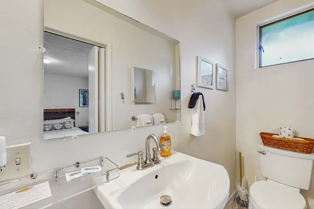 Charming Pet Friendly Cottage with Hot Tub