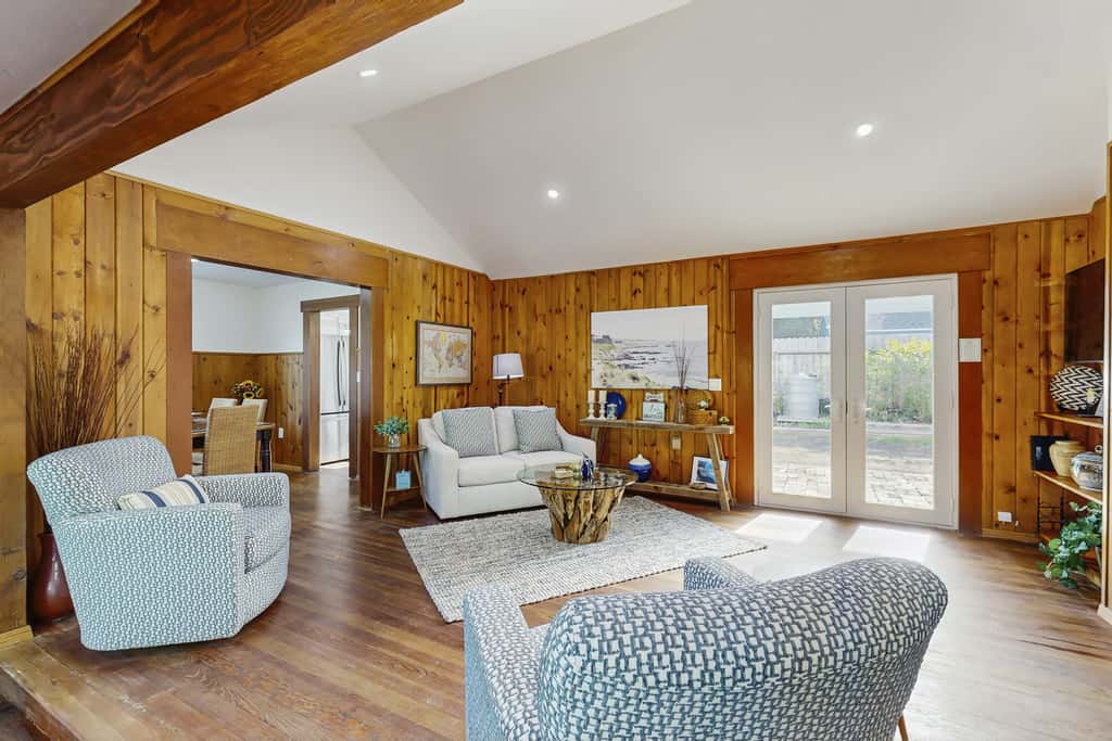 Coastal Cottage - Hot Tub, Yard, Pets Welcome