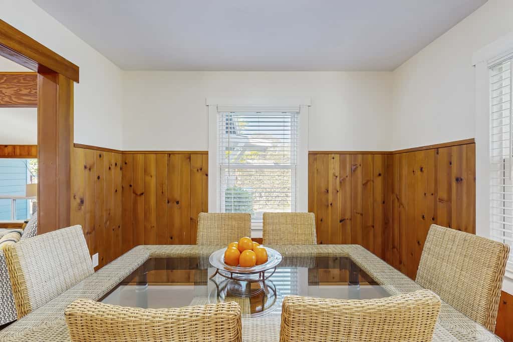 Coastal Cottage - Hot Tub, Yard, Pets Welcome
