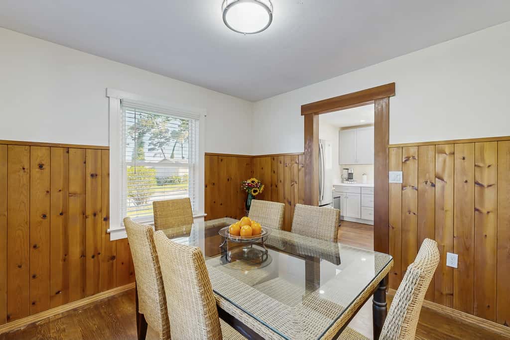 Coastal Cottage - Hot Tub, Yard, Pets Welcome