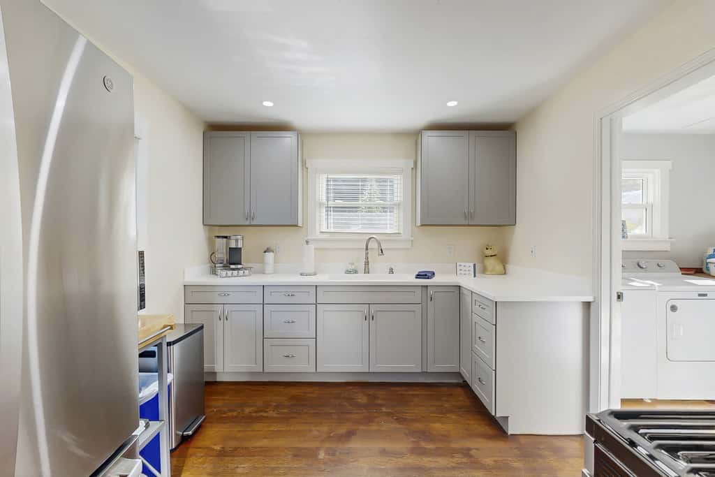 Coastal Cottage - Hot Tub, Yard, Pets Welcome