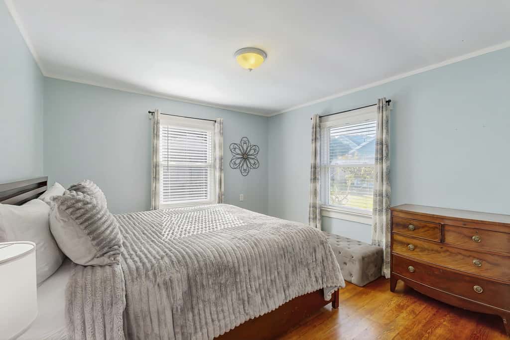 Coastal Cottage - Hot Tub, Yard, Pets Welcome