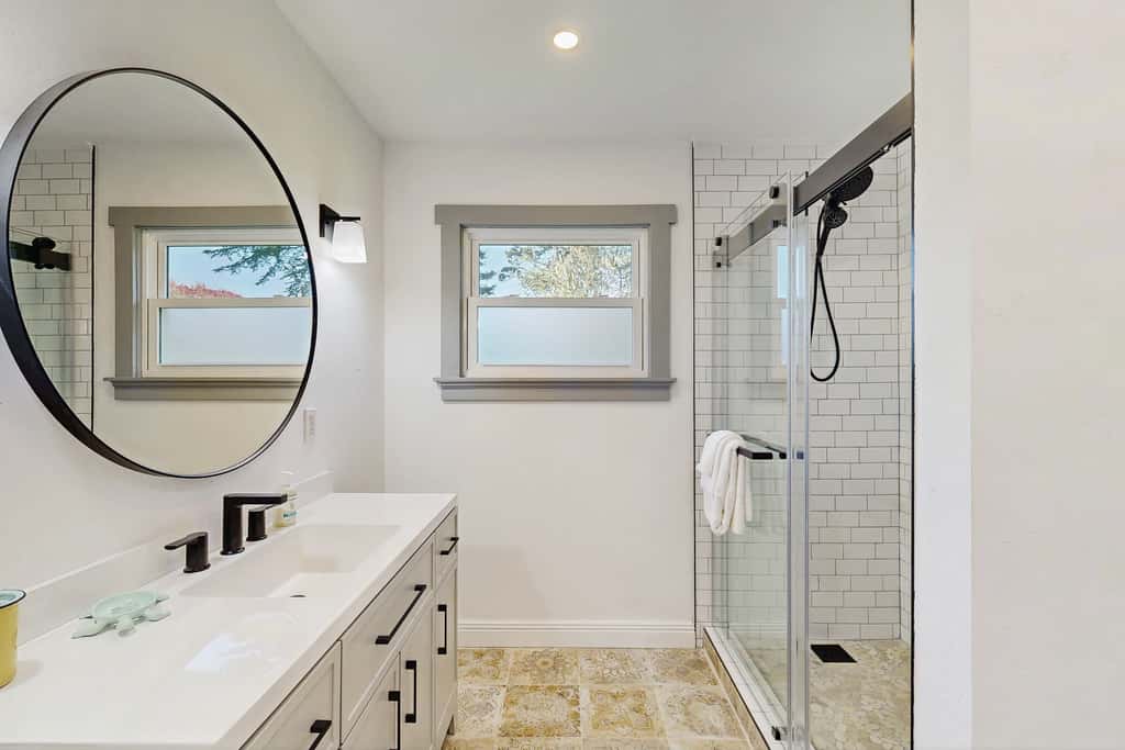Coastal Cottage - Hot Tub, Yard, Pets Welcome