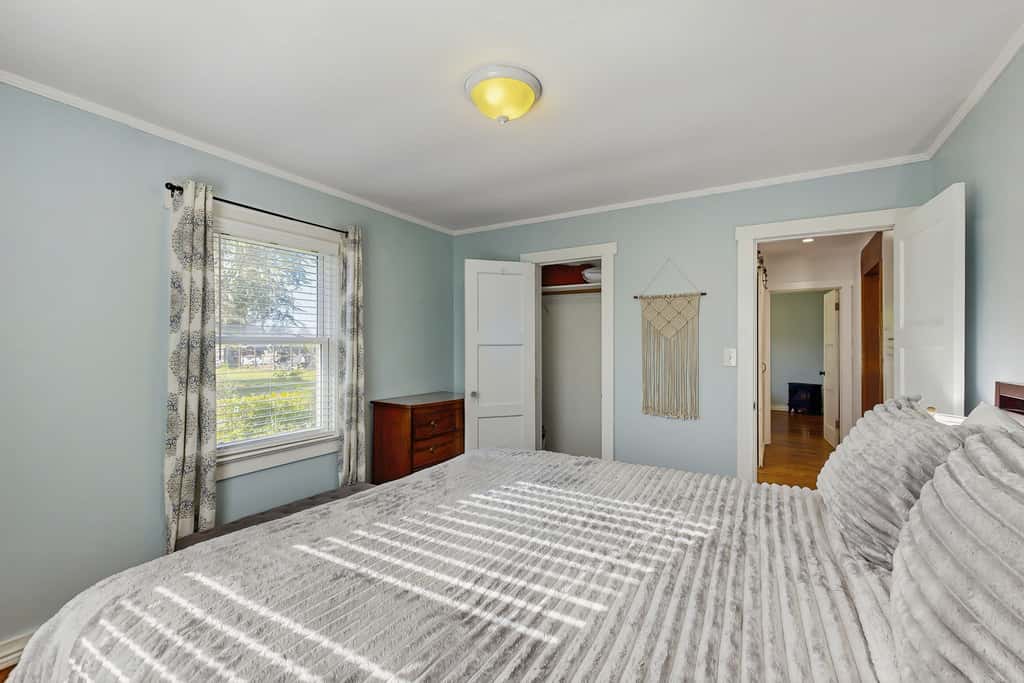 Coastal Cottage - Hot Tub, Yard, Pets Welcome