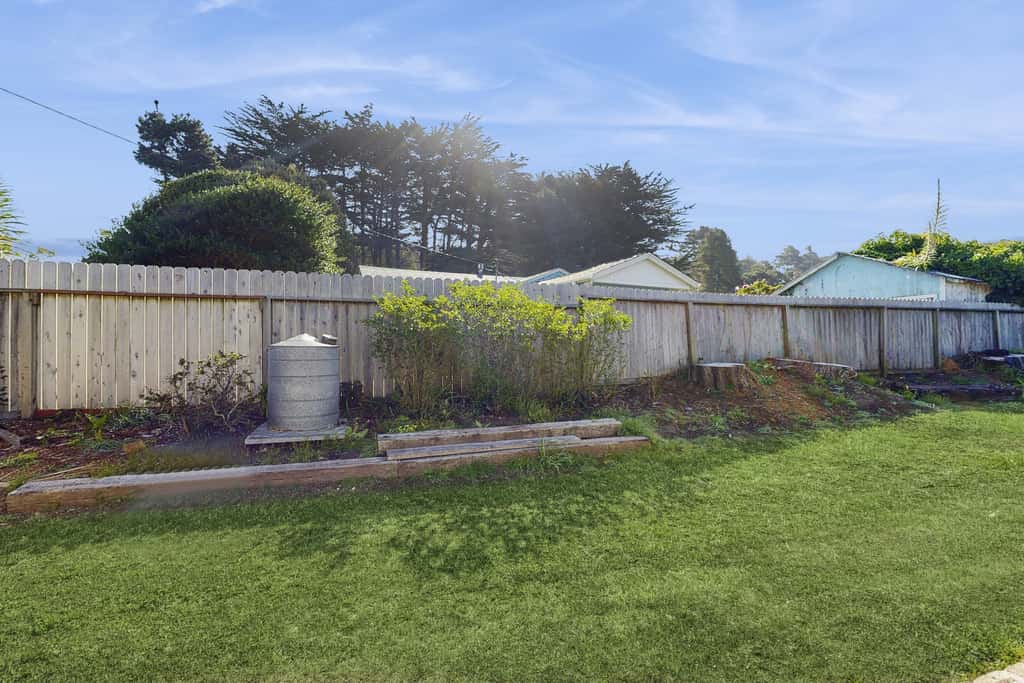 Coastal Cottage - Hot Tub, Yard, Pets Welcome