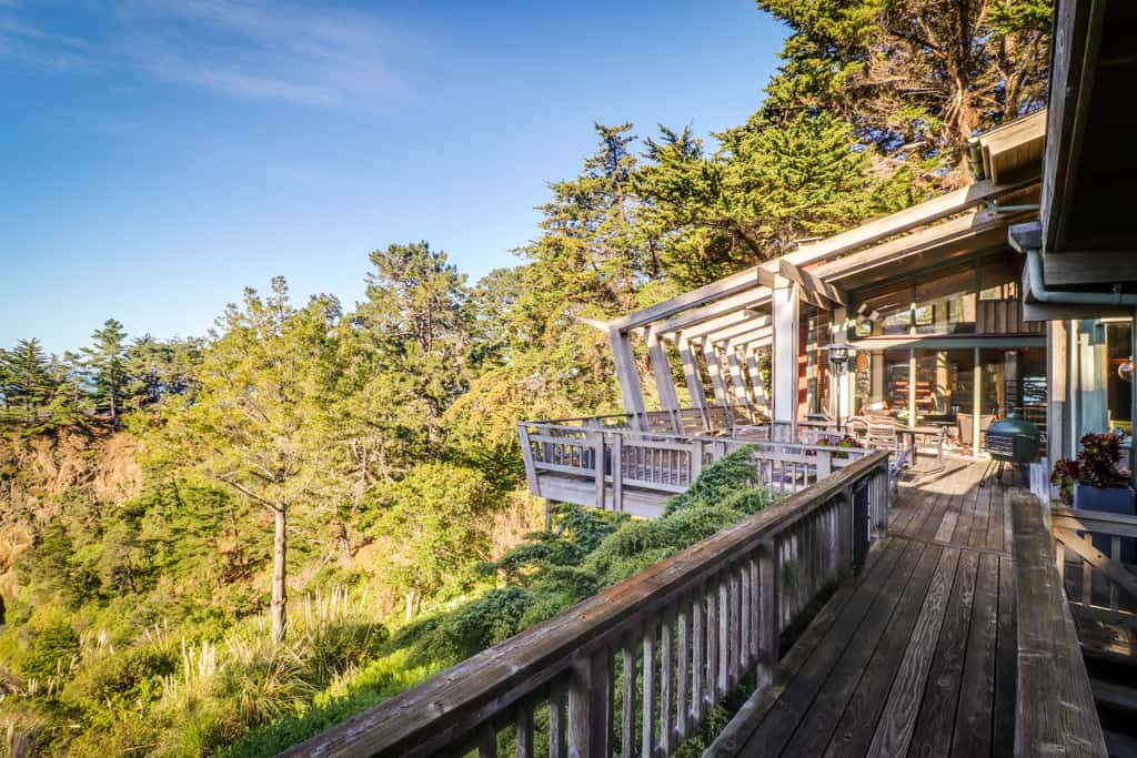 Stunning Elk House Oceanfront, Deck & Views