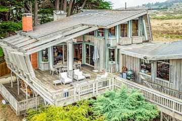 Stunning Elk House Oceanfront, Deck & Views