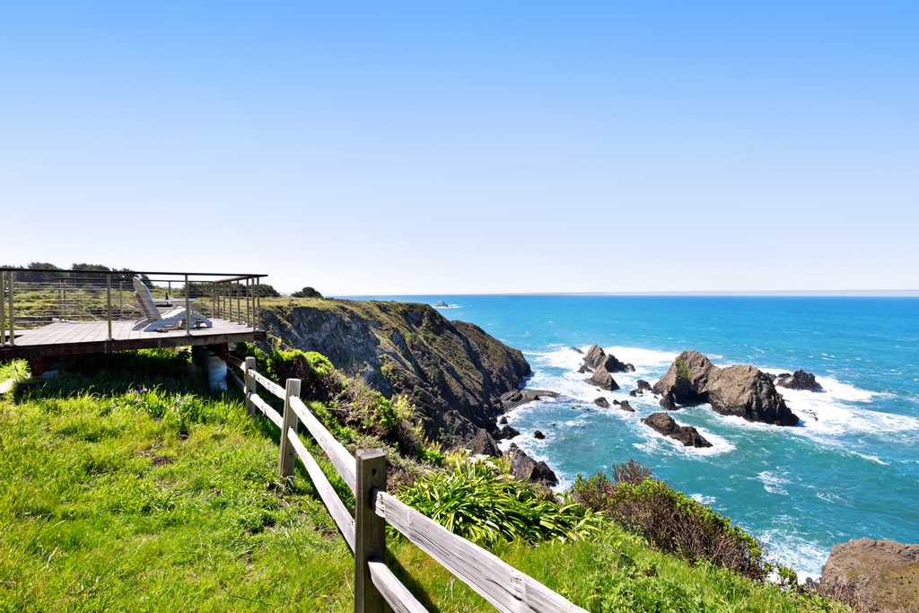 Oceanfront Elk Cottage - Deck, Views & 7 Acres