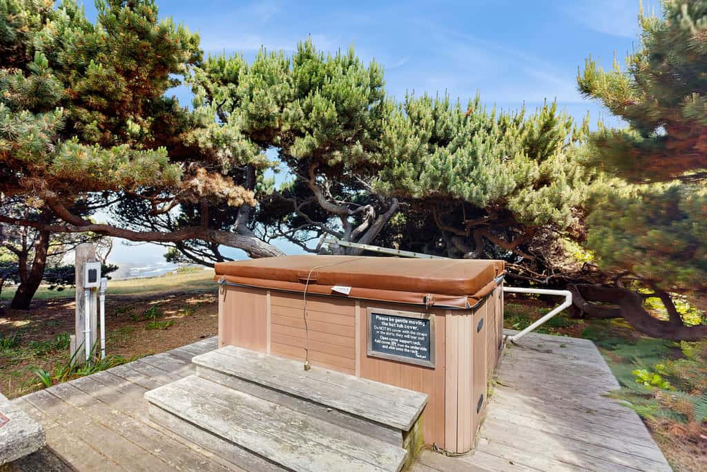 Oceanfront Home - Stunning Views & Private Hot Tub