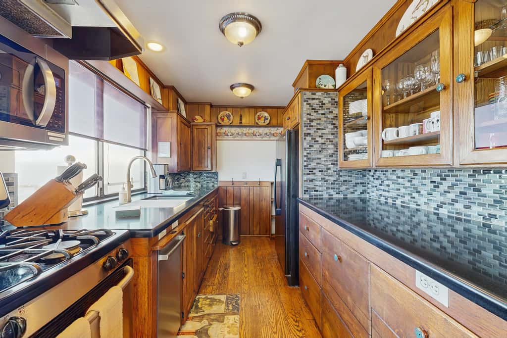 Oceanfront Home - Stunning Views & Private Hot Tub