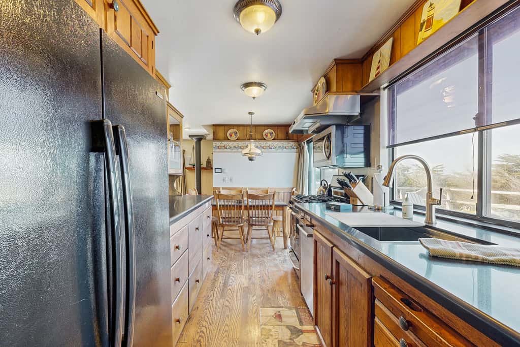 Oceanfront Home - Stunning Views & Private Hot Tub