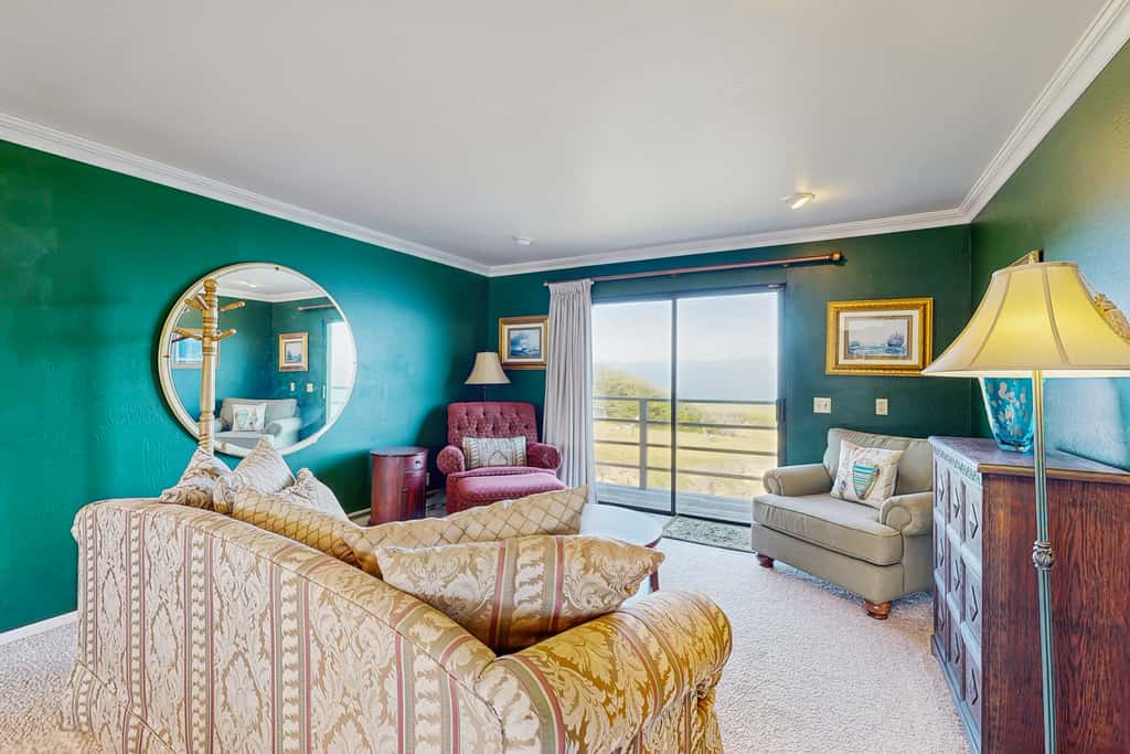 Oceanfront Home - Stunning Views & Private Hot Tub