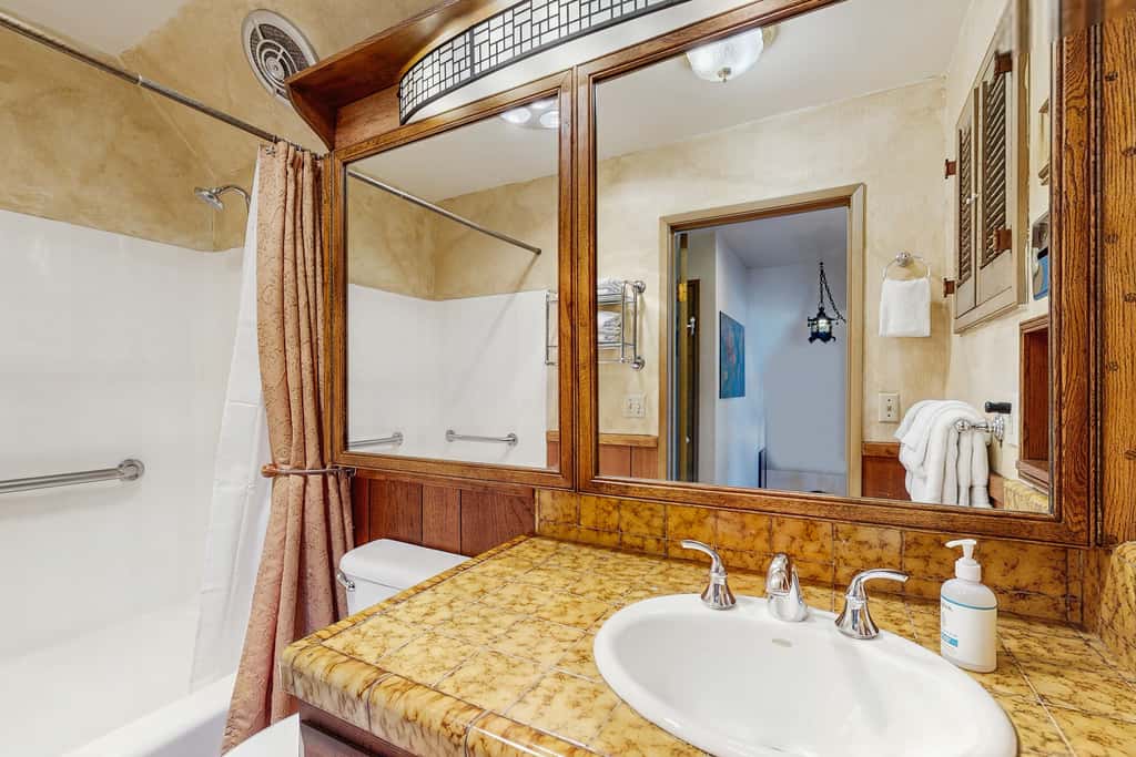 Oceanfront Home - Stunning Views & Private Hot Tub