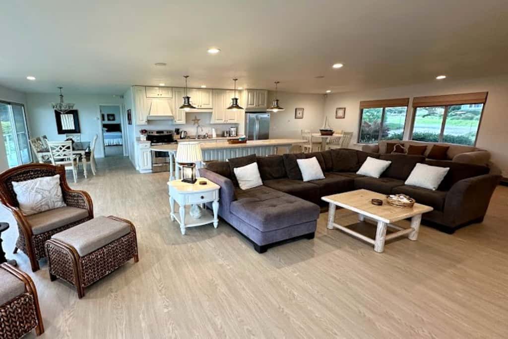 Oceanfront Haven - Hot Tub & Private Beach Access