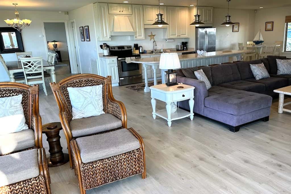 Oceanfront Haven - Hot Tub & Private Beach Access