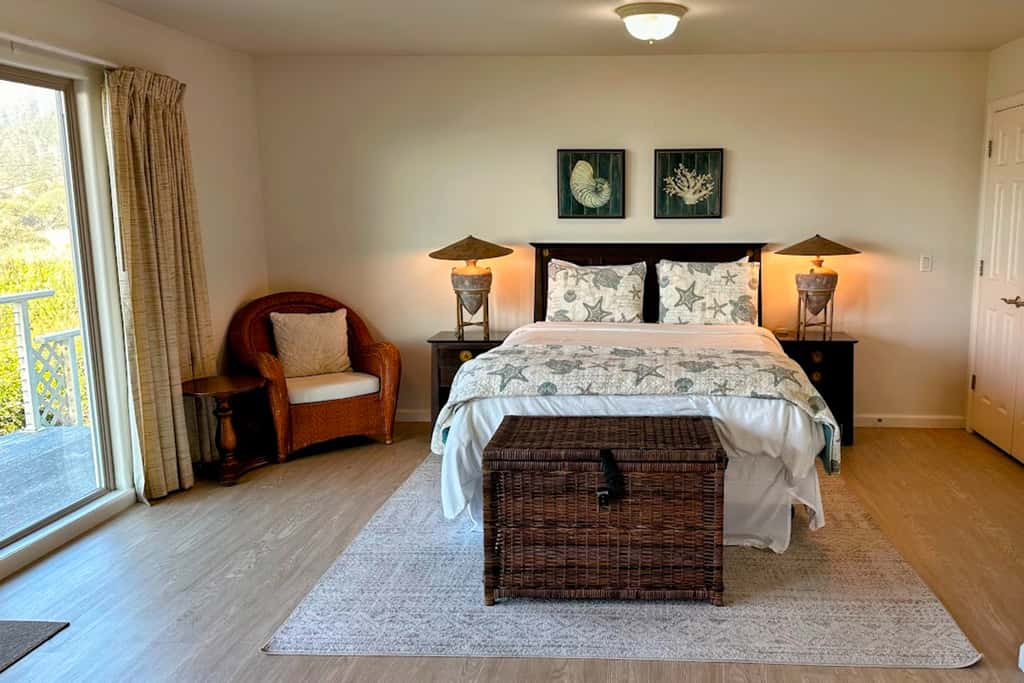 Oceanfront Haven - Hot Tub & Private Beach Access