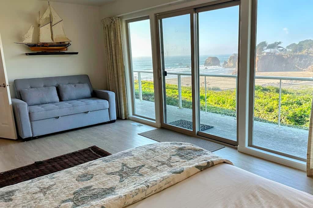Oceanfront Haven - Hot Tub & Private Beach Access