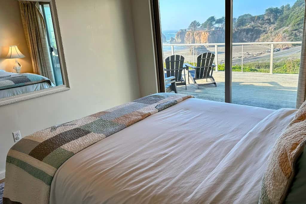 Oceanfront Haven - Hot Tub & Private Beach Access