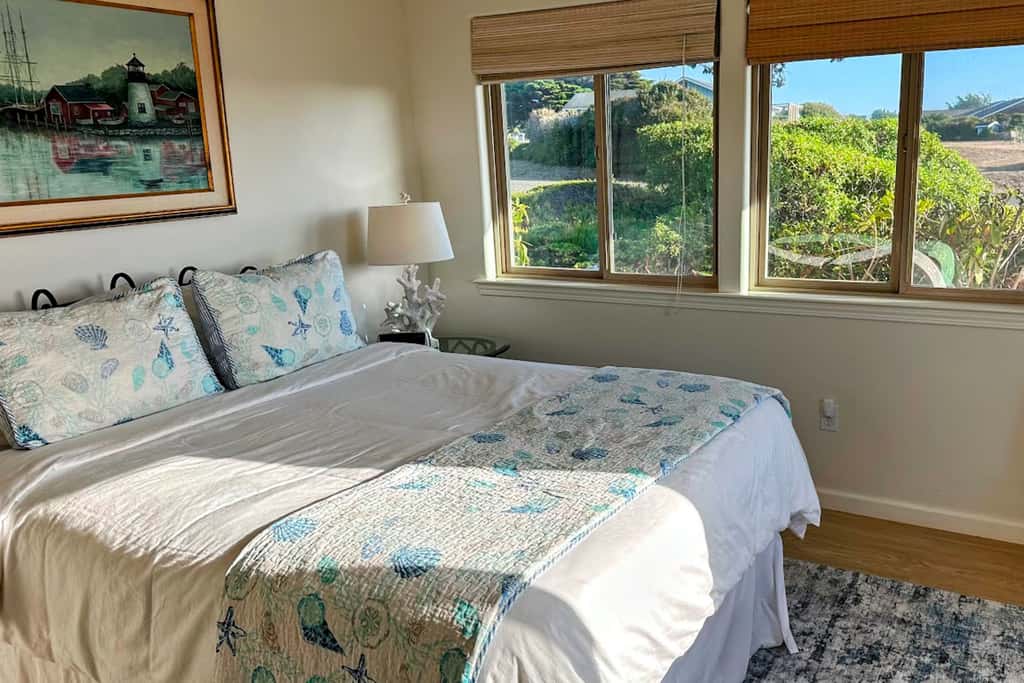 Oceanfront Haven - Hot Tub & Private Beach Access