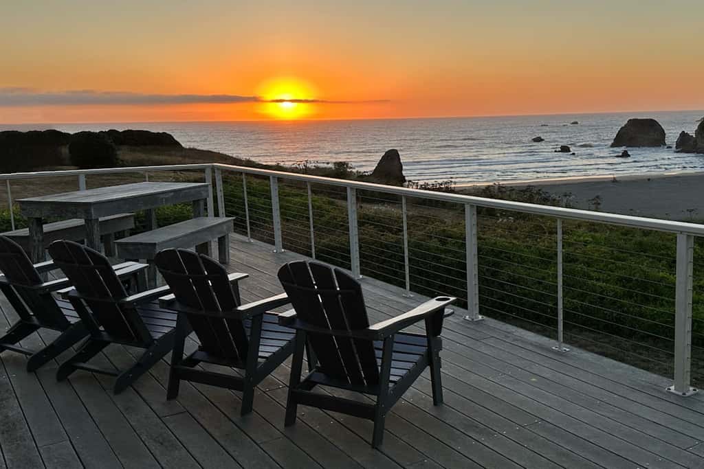 Oceanfront Haven - Hot Tub & Private Beach Access