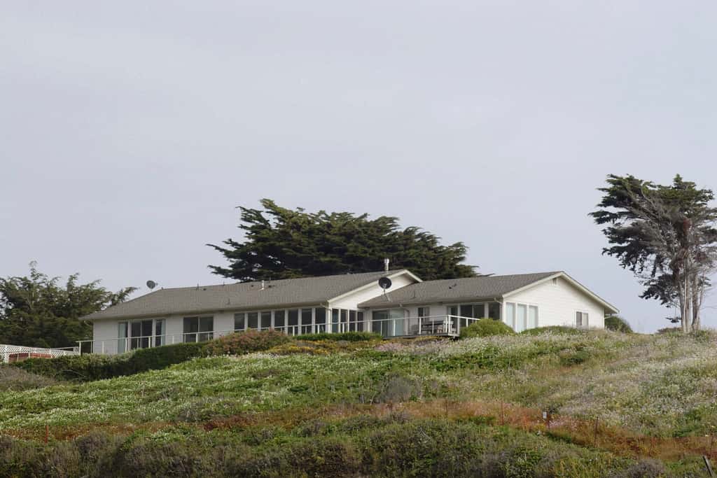 Oceanfront Haven - Hot Tub & Private Beach Access