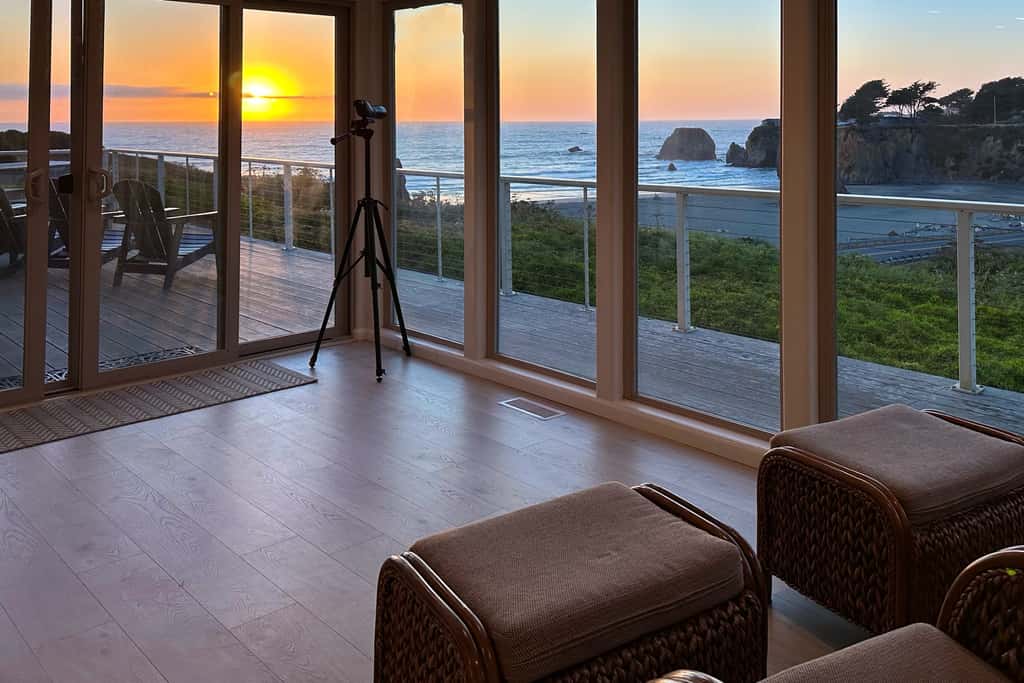 Oceanfront Haven - Hot Tub & Private Beach Access