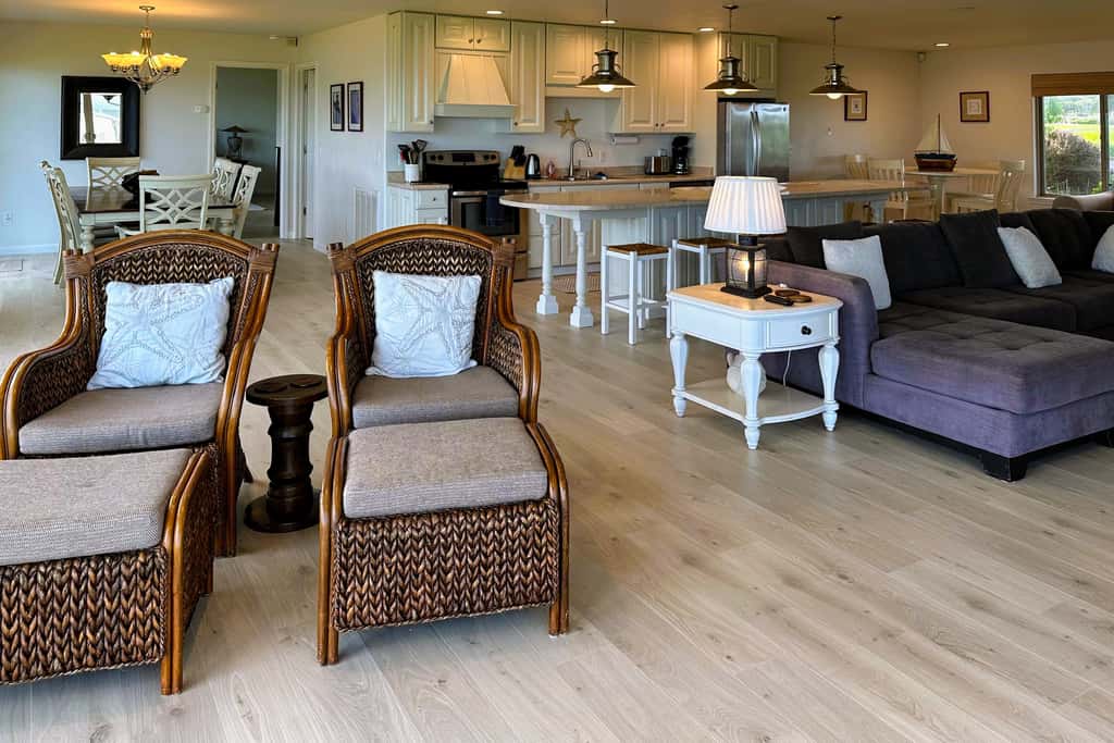 Oceanfront Haven - Hot Tub & Private Beach Access