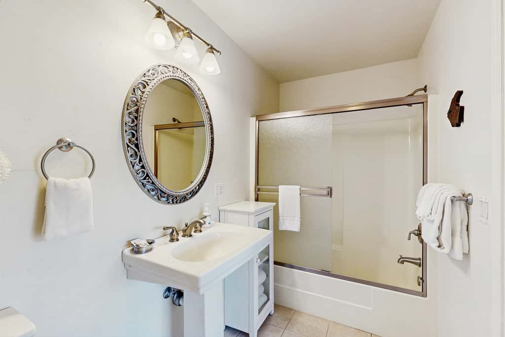 Oceanfront Haven - Hot Tub & Private Beach Access