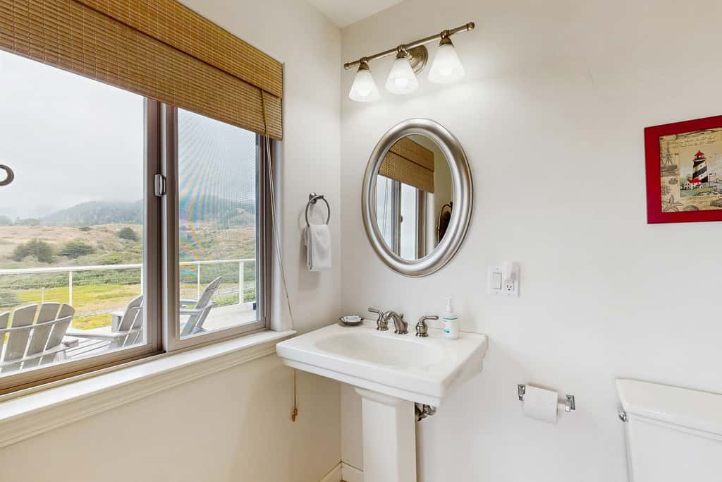 Oceanfront Haven - Hot Tub & Private Beach Access