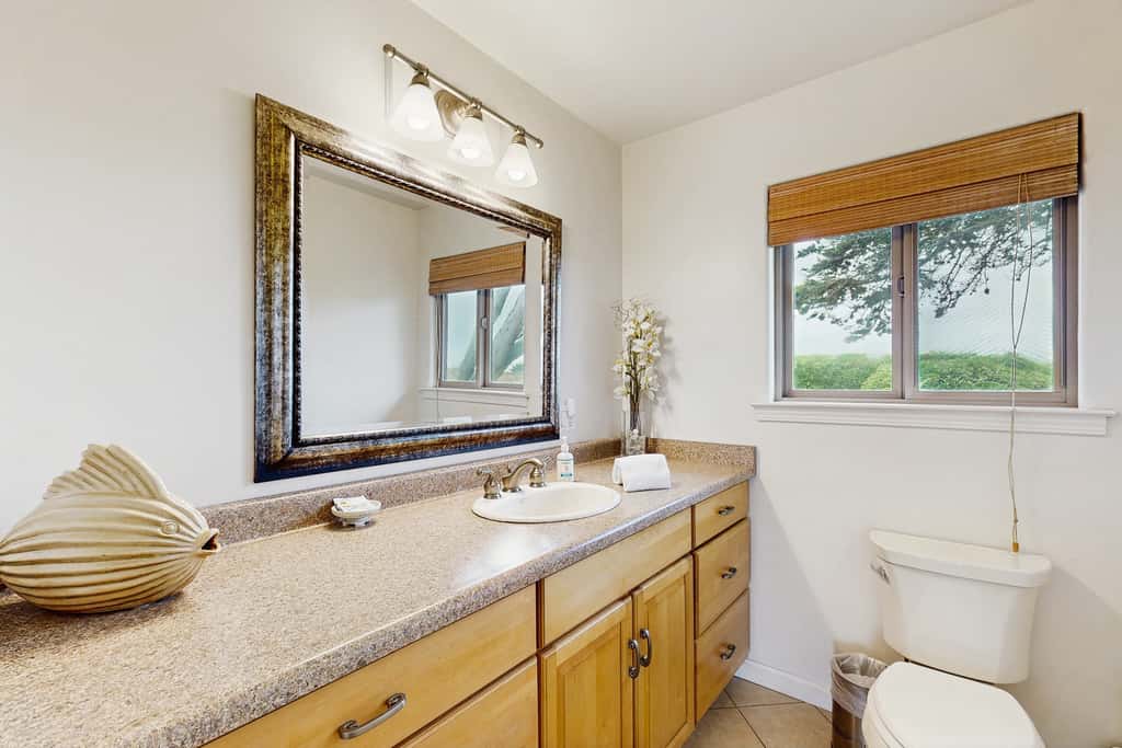 Oceanfront Haven - Hot Tub & Private Beach Access