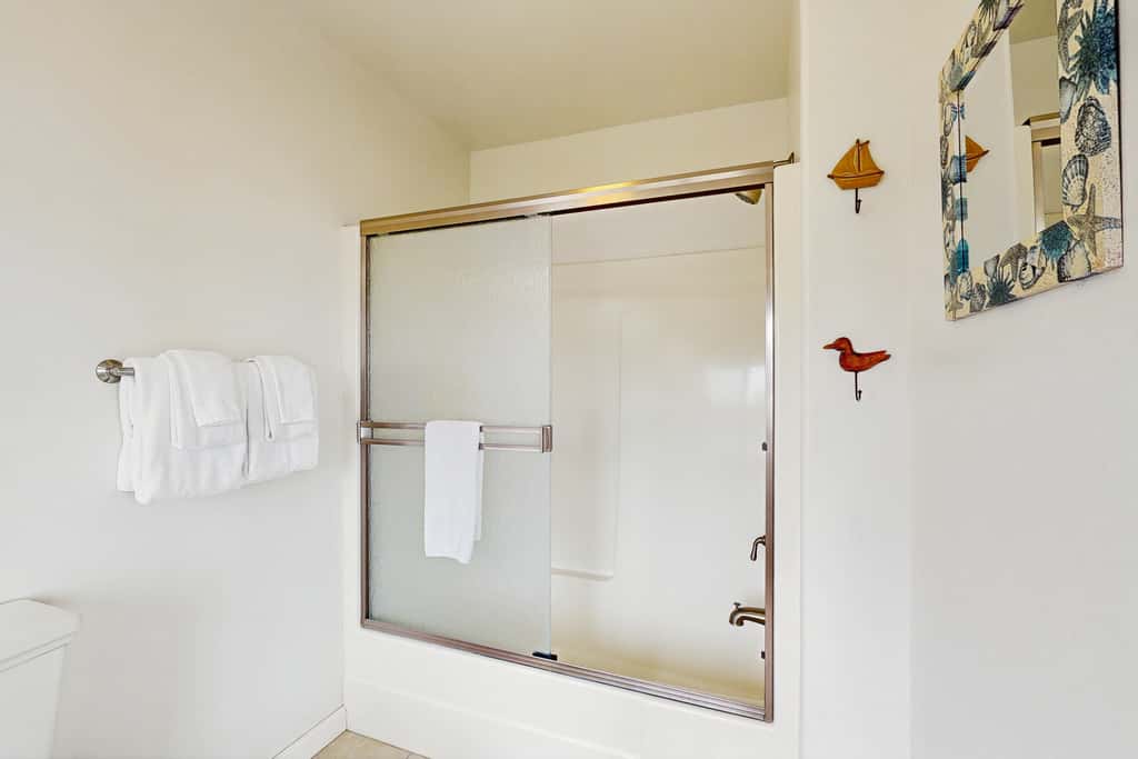 Oceanfront Haven - Hot Tub & Private Beach Access